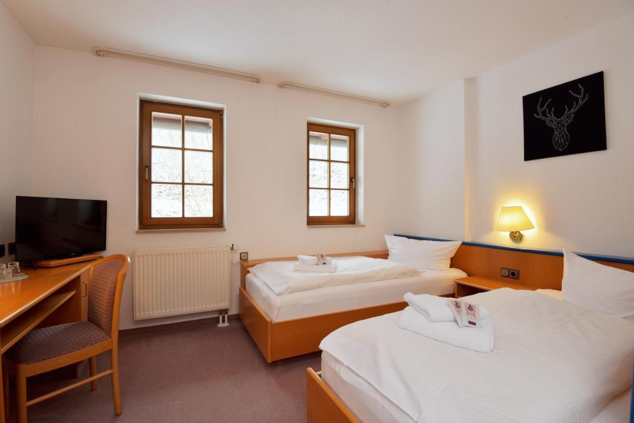 Landhotel Der Distelhof Mit Scheunencafe Dillstadt Quarto foto