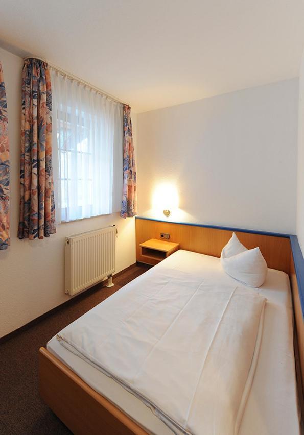 Landhotel Der Distelhof Mit Scheunencafe Dillstadt Quarto foto